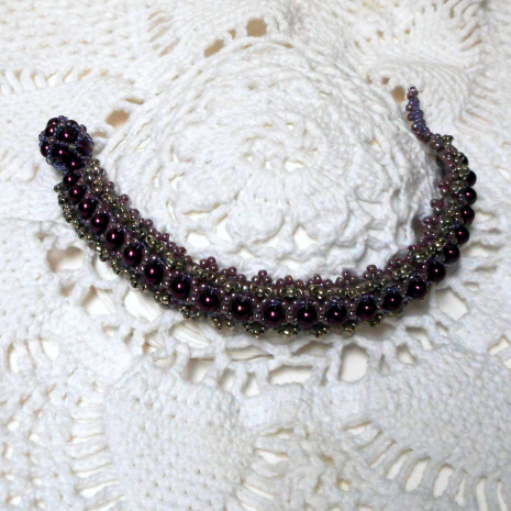 Beading pattern for Peek a Boo pearls bracelet